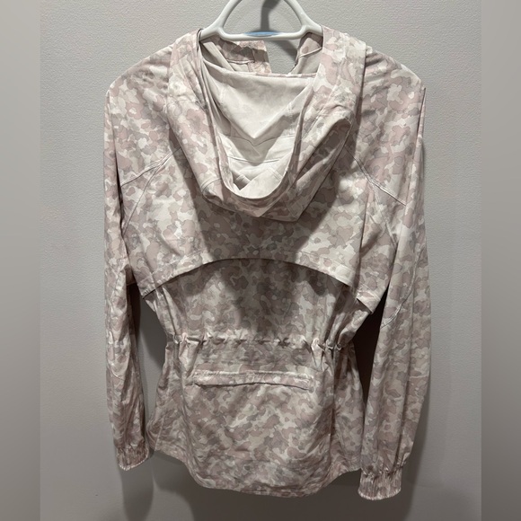 Athleta Camo RUNNING FREE REFLECTIVE JACKET Pink White M EUC - Picture 10 of 15